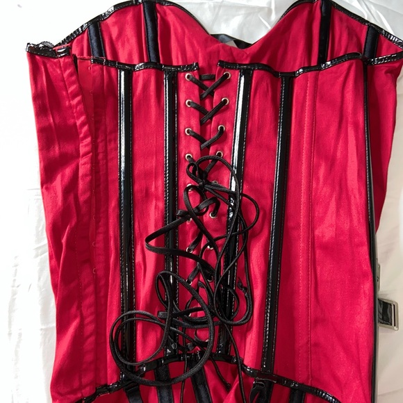 COPY - FREDERICKS OF HOLLYWOOD RED AND BLACK CORSET XL - Picture 3 of 5